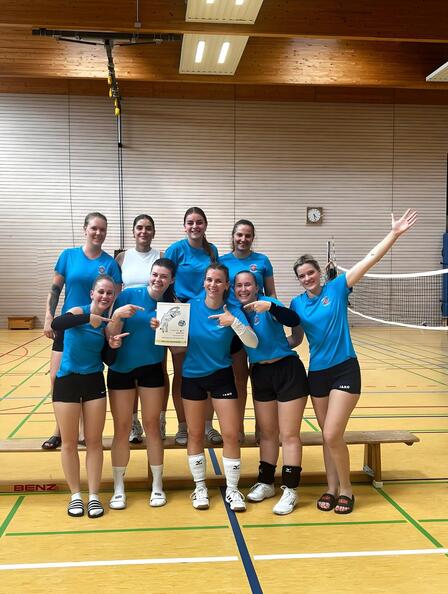 Mädels! Die Urkunde! Andersrum!